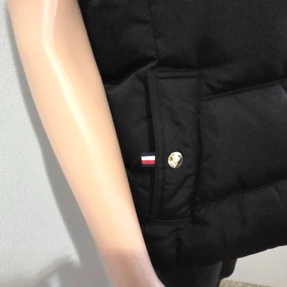 EUC Tommy Hilfiger Black Puffer Vest - Picture 4 of 9